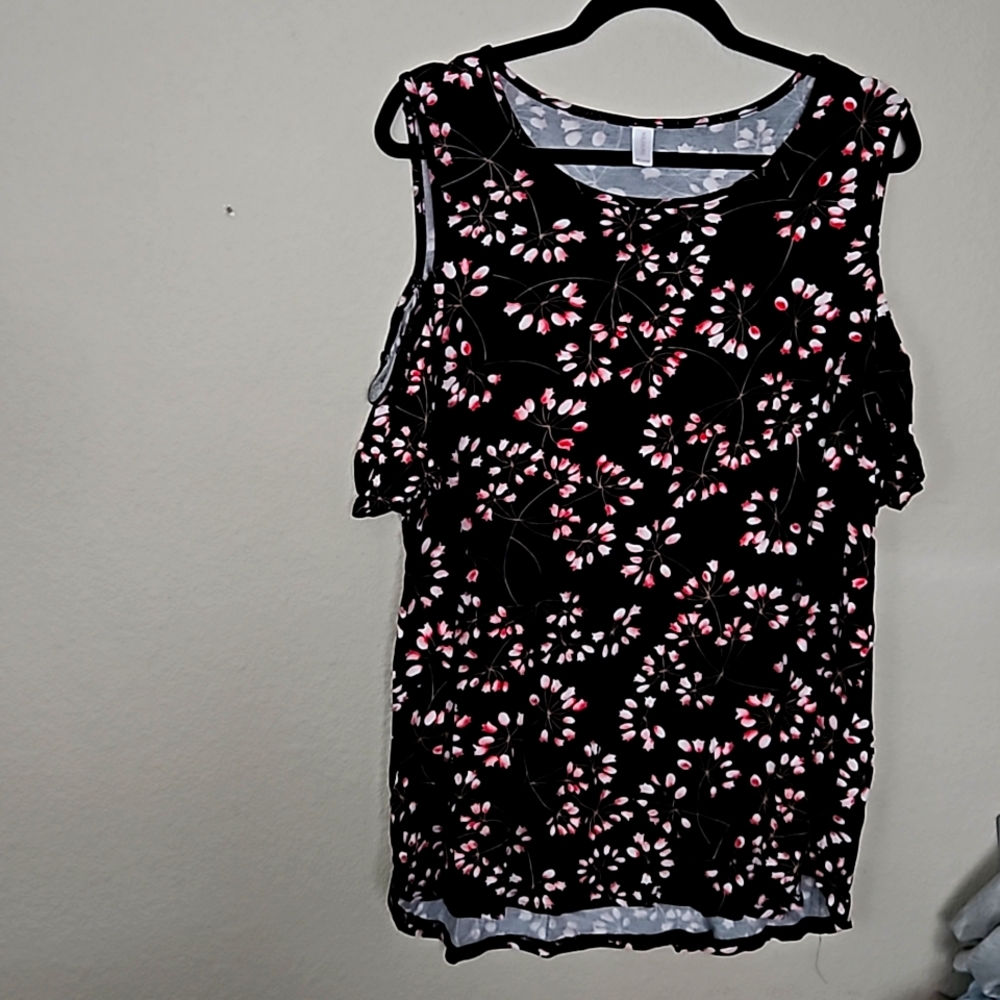 Pretty black cold shoulder blouse with pink flowers size 3x